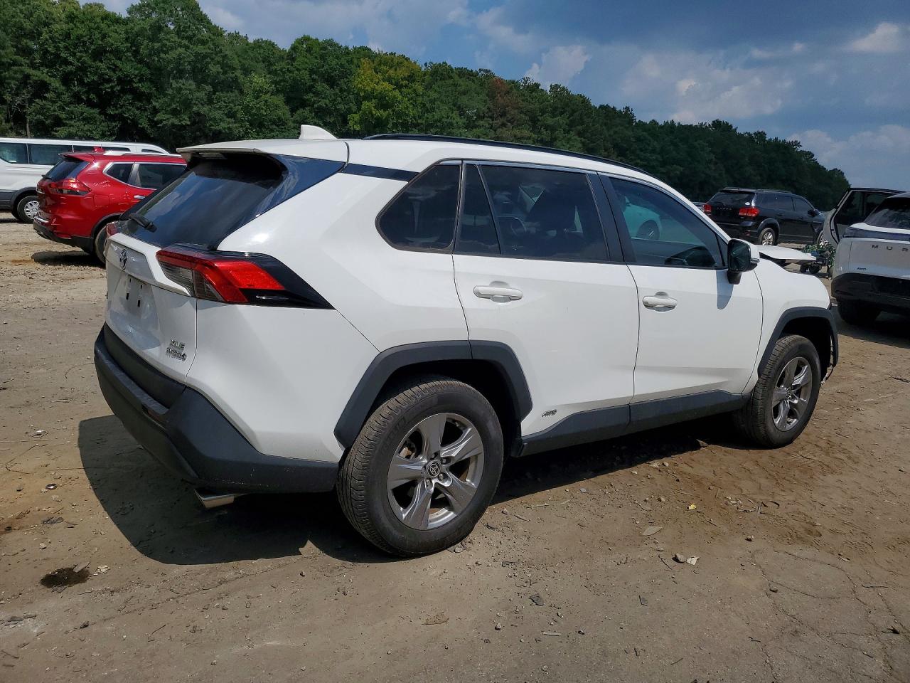 2022 TOYOTA RAV4 XLE — снимка 3