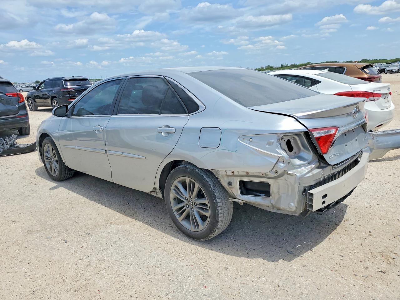 2017 TOYOTA CAMRY SE — снимка 2
