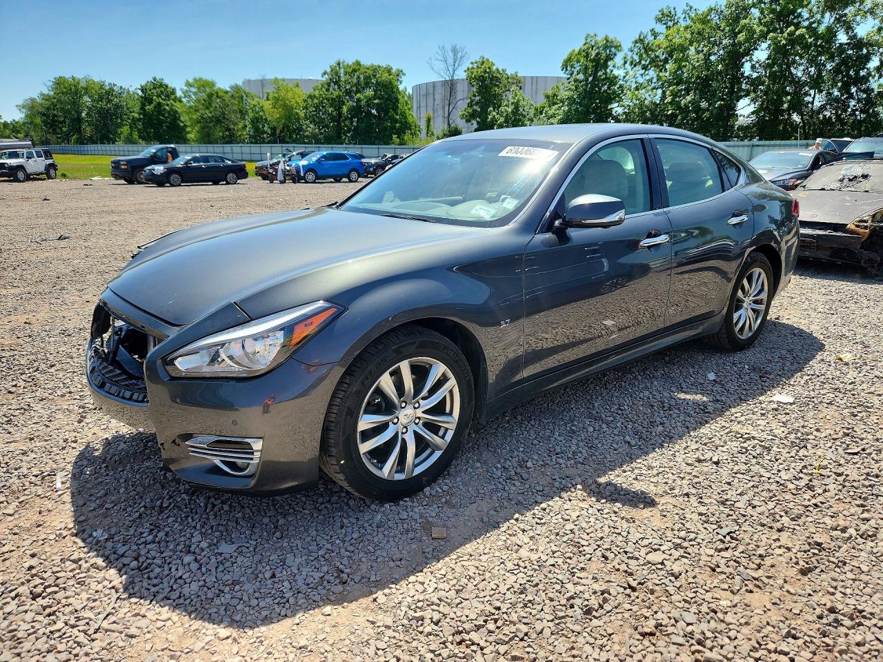 2015 INFINITI Q70 3.7