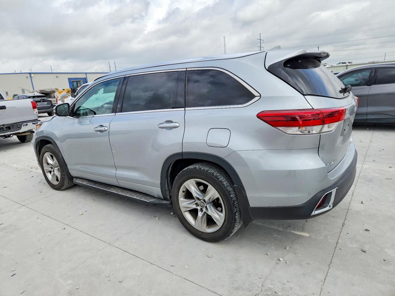 2017 TOYOTA HIGHLANDER LIMITED — снимка 2
