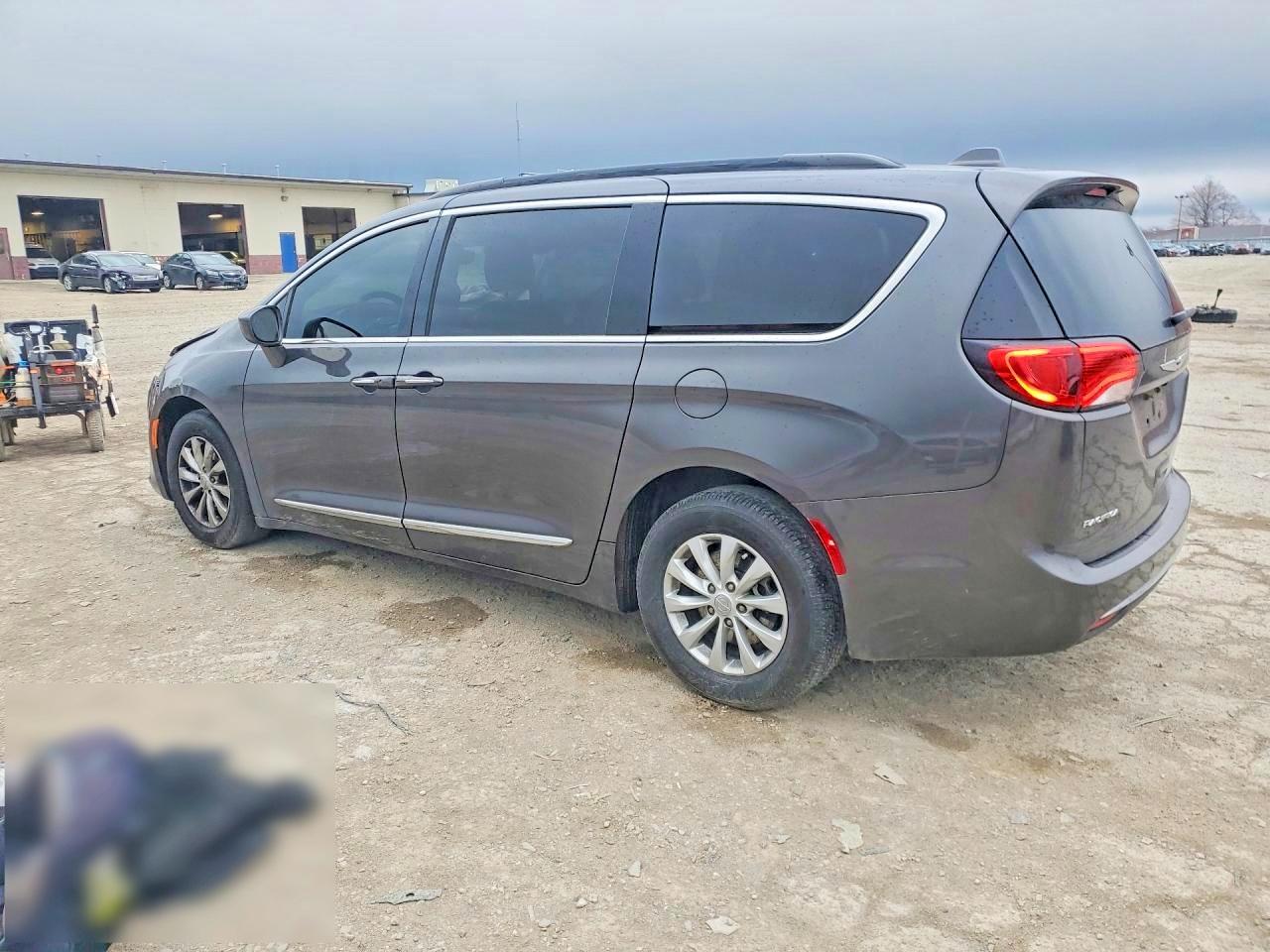 2017 CHRYSLER PACIFICA TOURING L — снимка 2