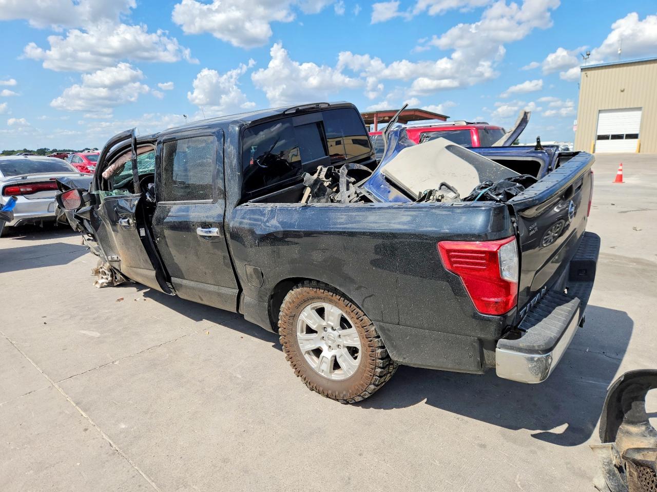 2017 NISSAN TITAN S — снимка 2