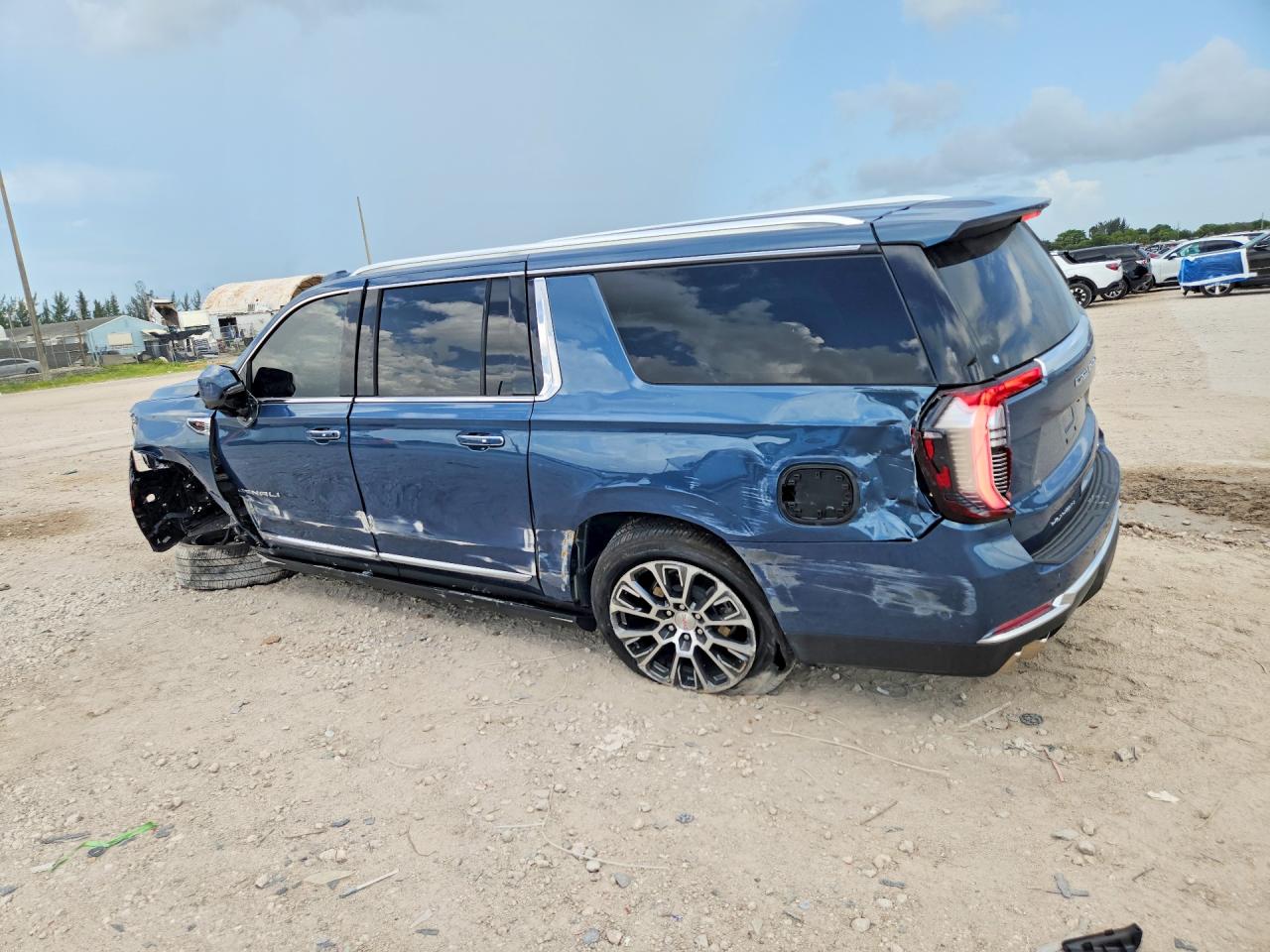 2025 GMC YUKON XL DENALI — снимка 2
