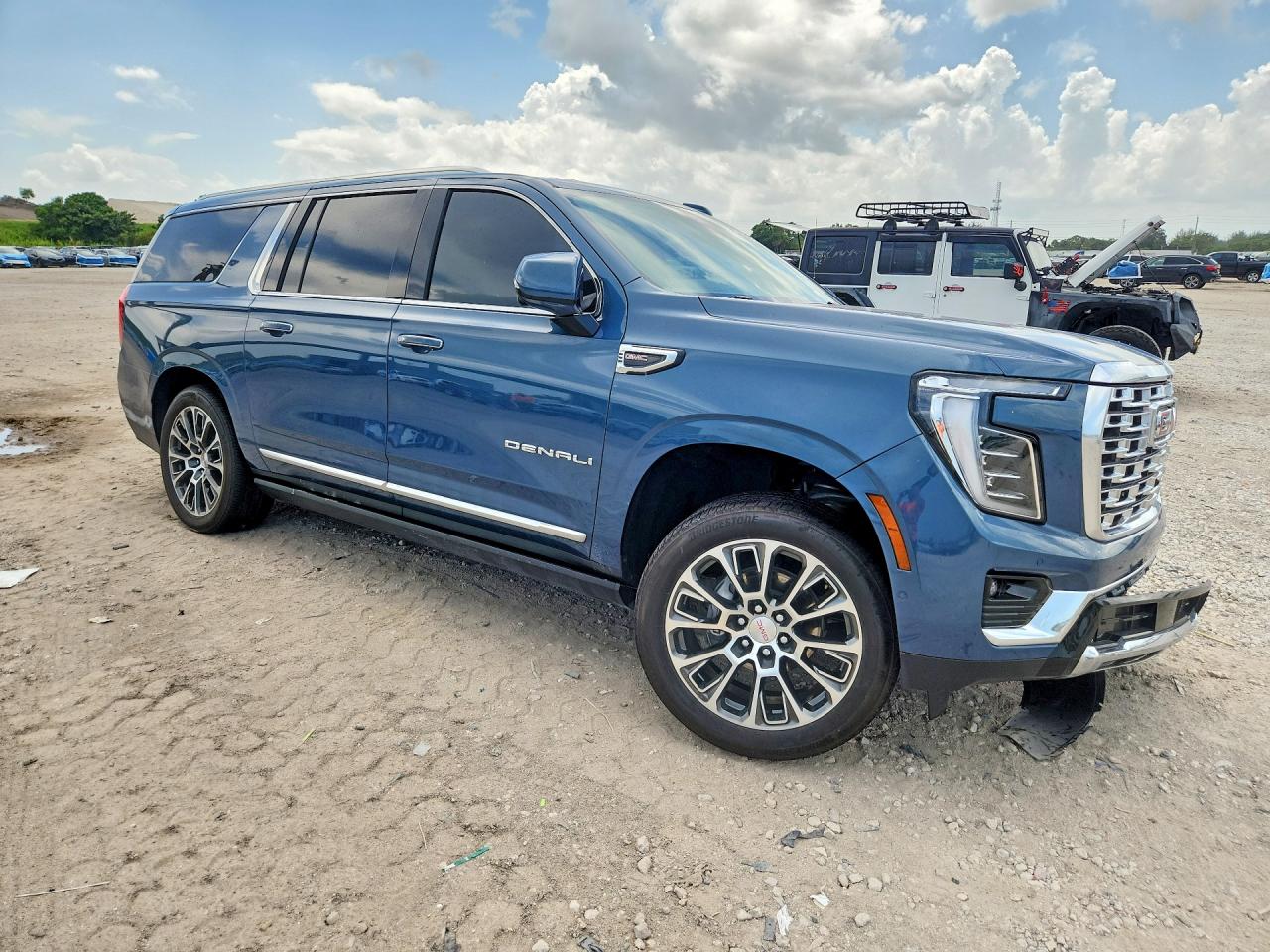 2025 GMC YUKON XL DENALI — снимка 4