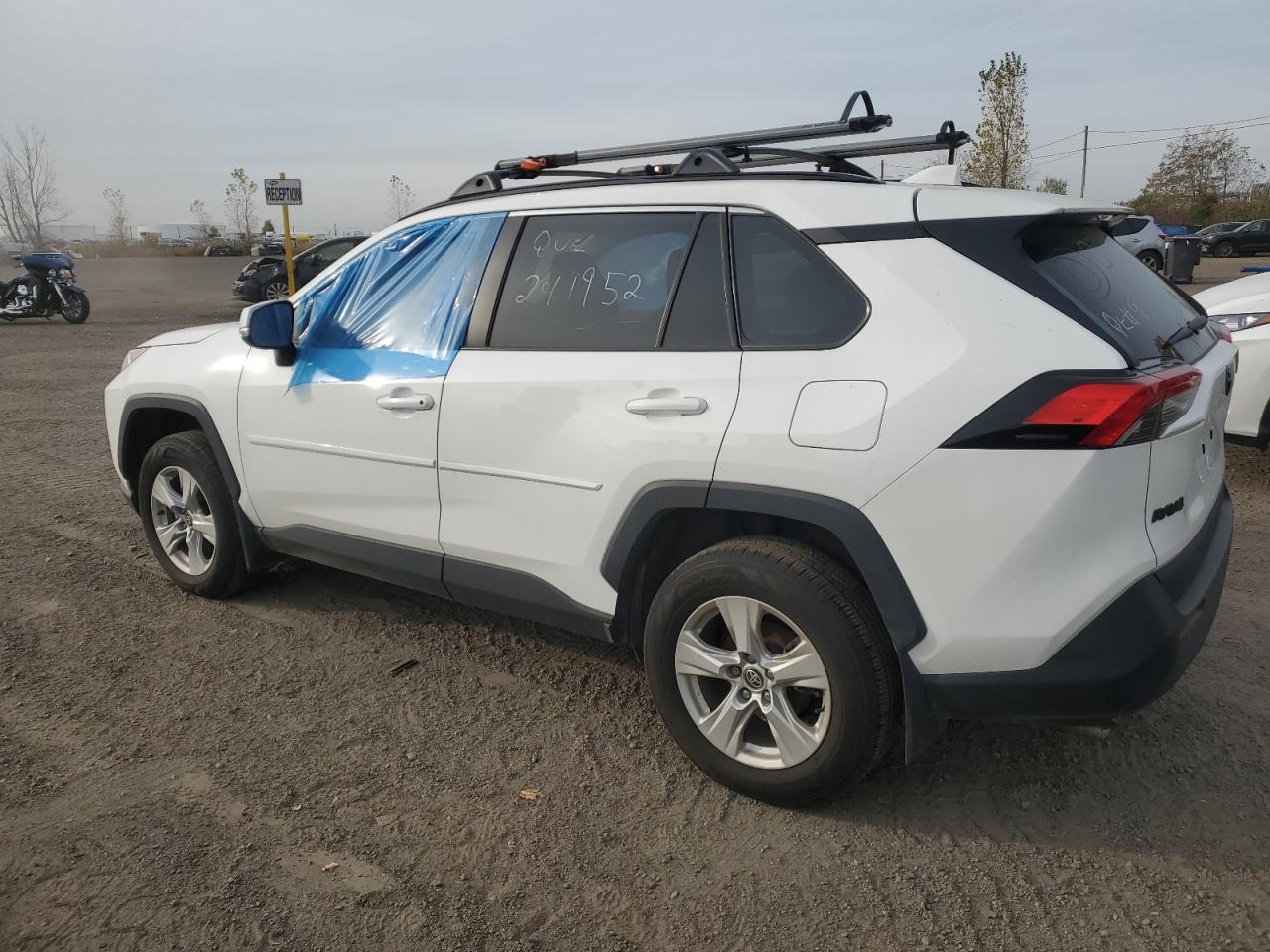 2021 TOYOTA RAV4 XLE — снимка 2