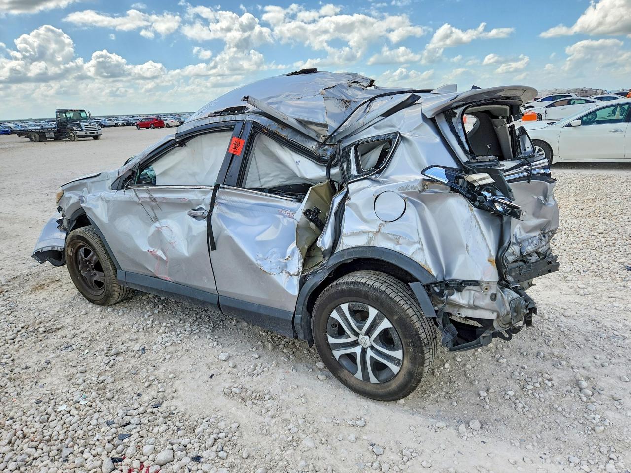2017 TOYOTA RAV4 LE — снимка 2