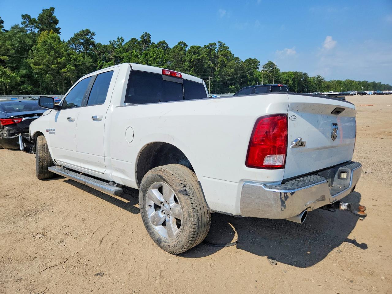 2015 RAM 1500 SLT — снимка 2