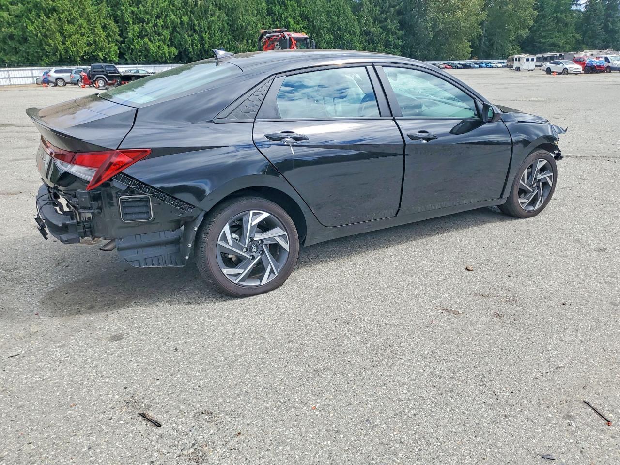 2025 HYUNDAI ELANTRA SEL SPORT — снимка 3