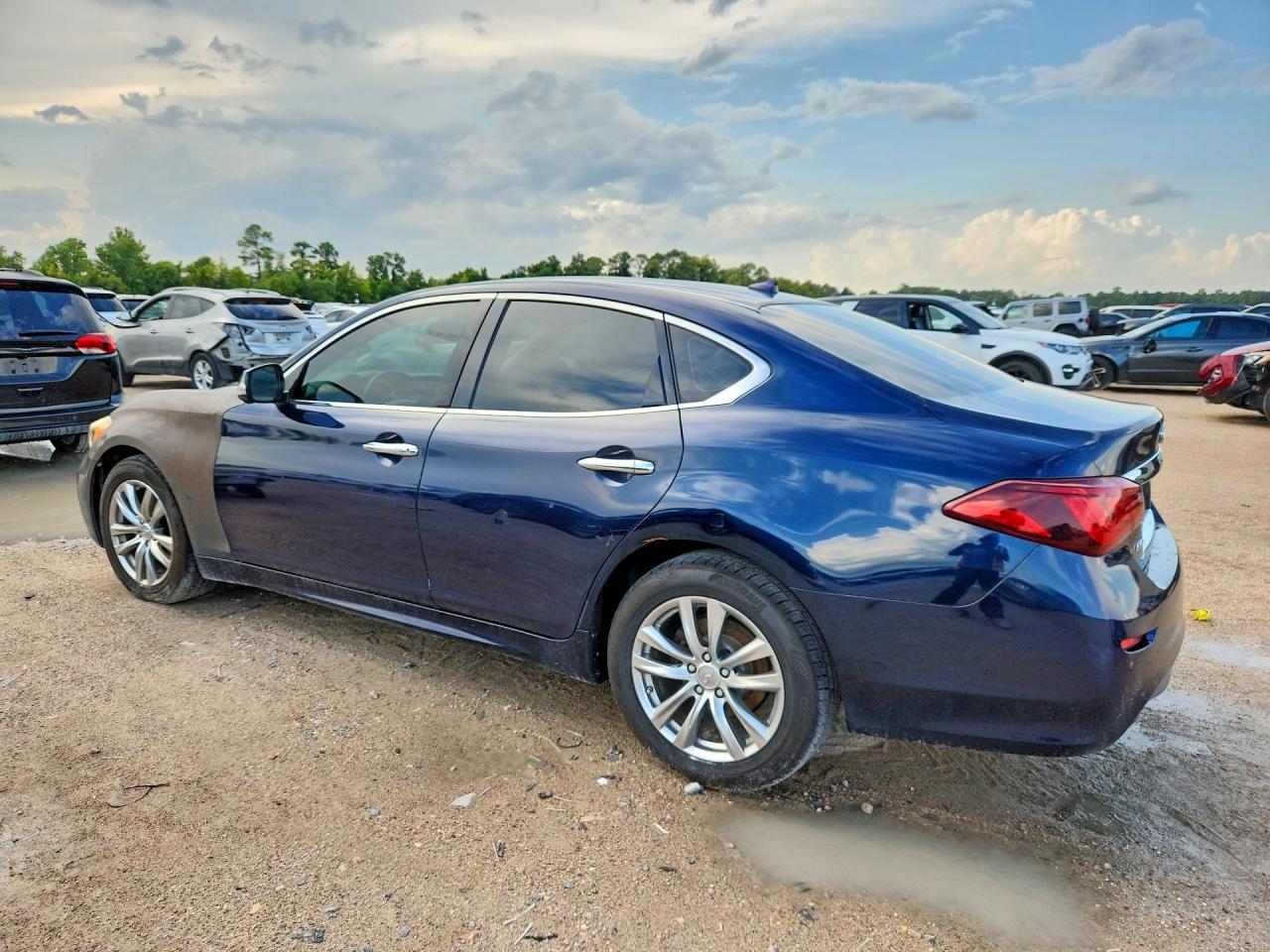2015 INFINITI Q70 3.7 — снимка 2