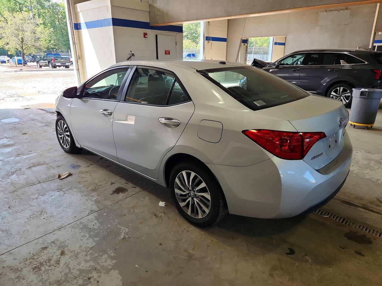 2017 TOYOTA COROLLA XLE — снимка 2
