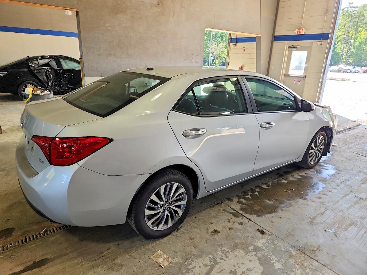 2017 TOYOTA COROLLA XLE — снимка 3