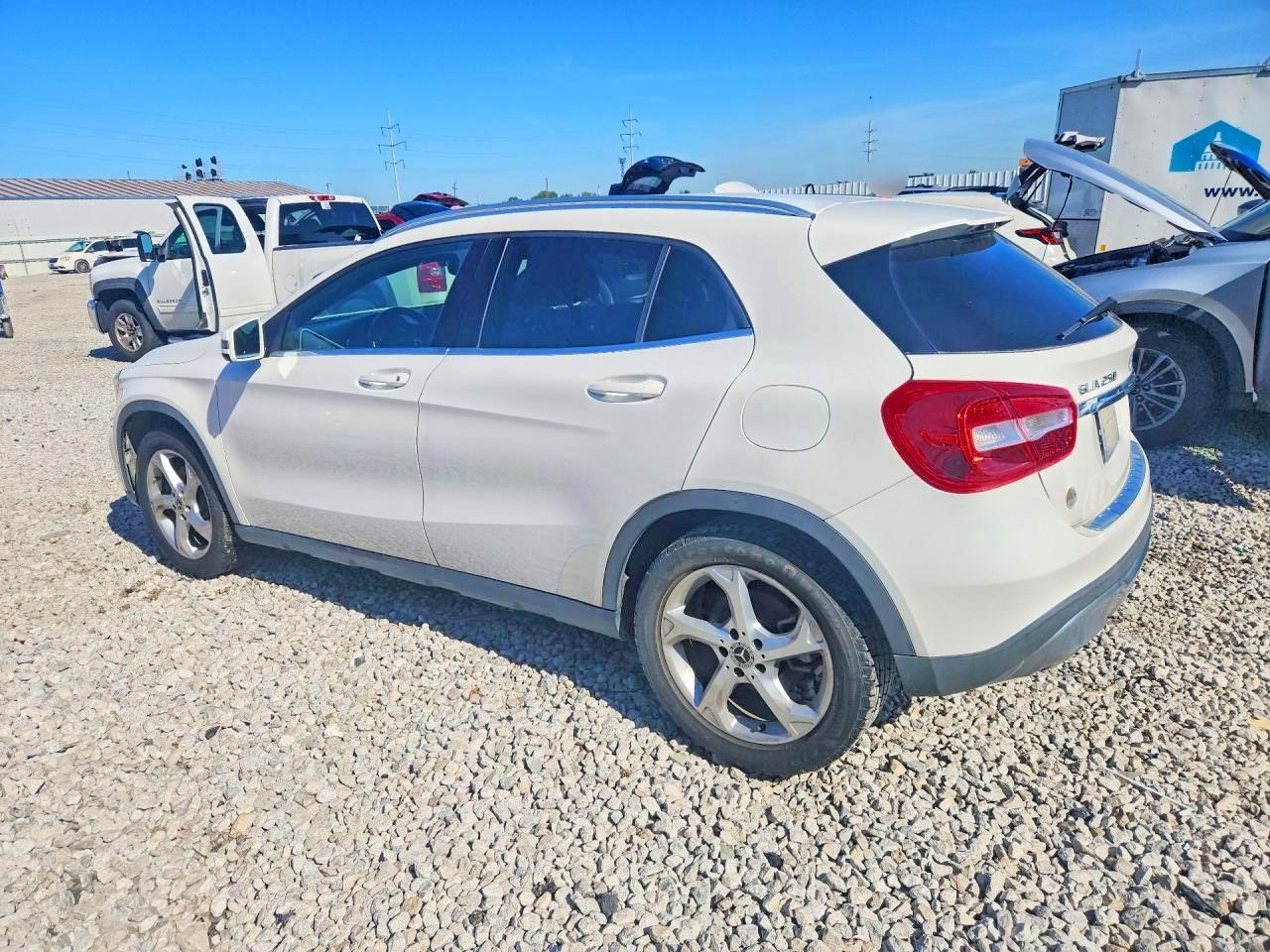 2019 MERCEDES-BENZ GLA 250 — снимка 2