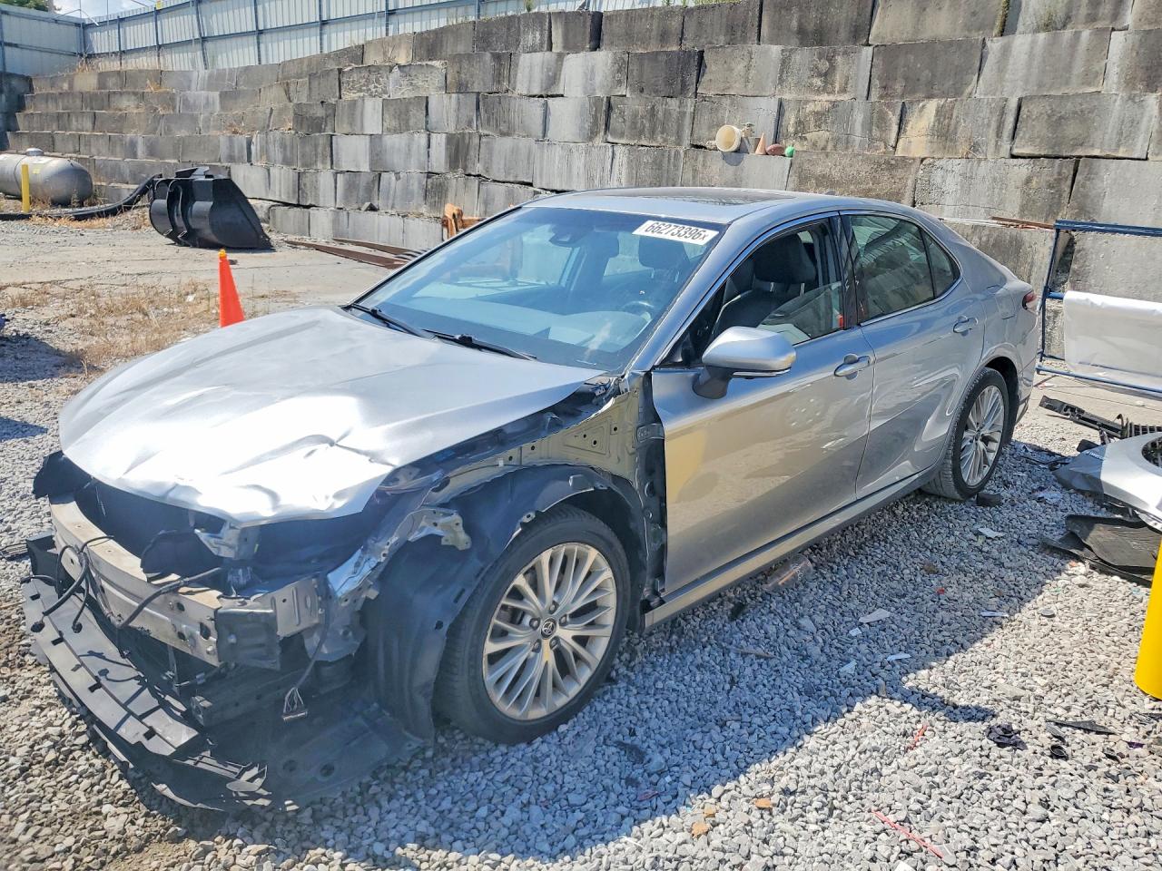 2020 TOYOTA CAMRY XLE
