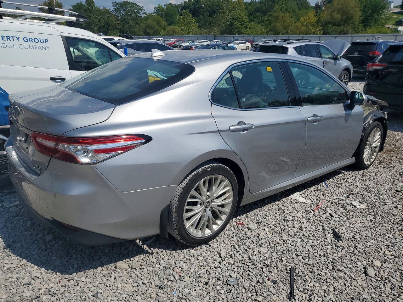 2020 TOYOTA CAMRY XLE — снимка 3