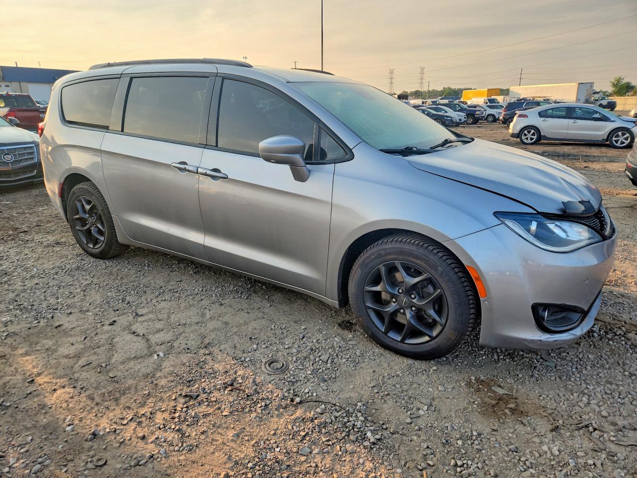 2019 CHRYSLER PACIFICA TOURING L PLUS — снимка 4