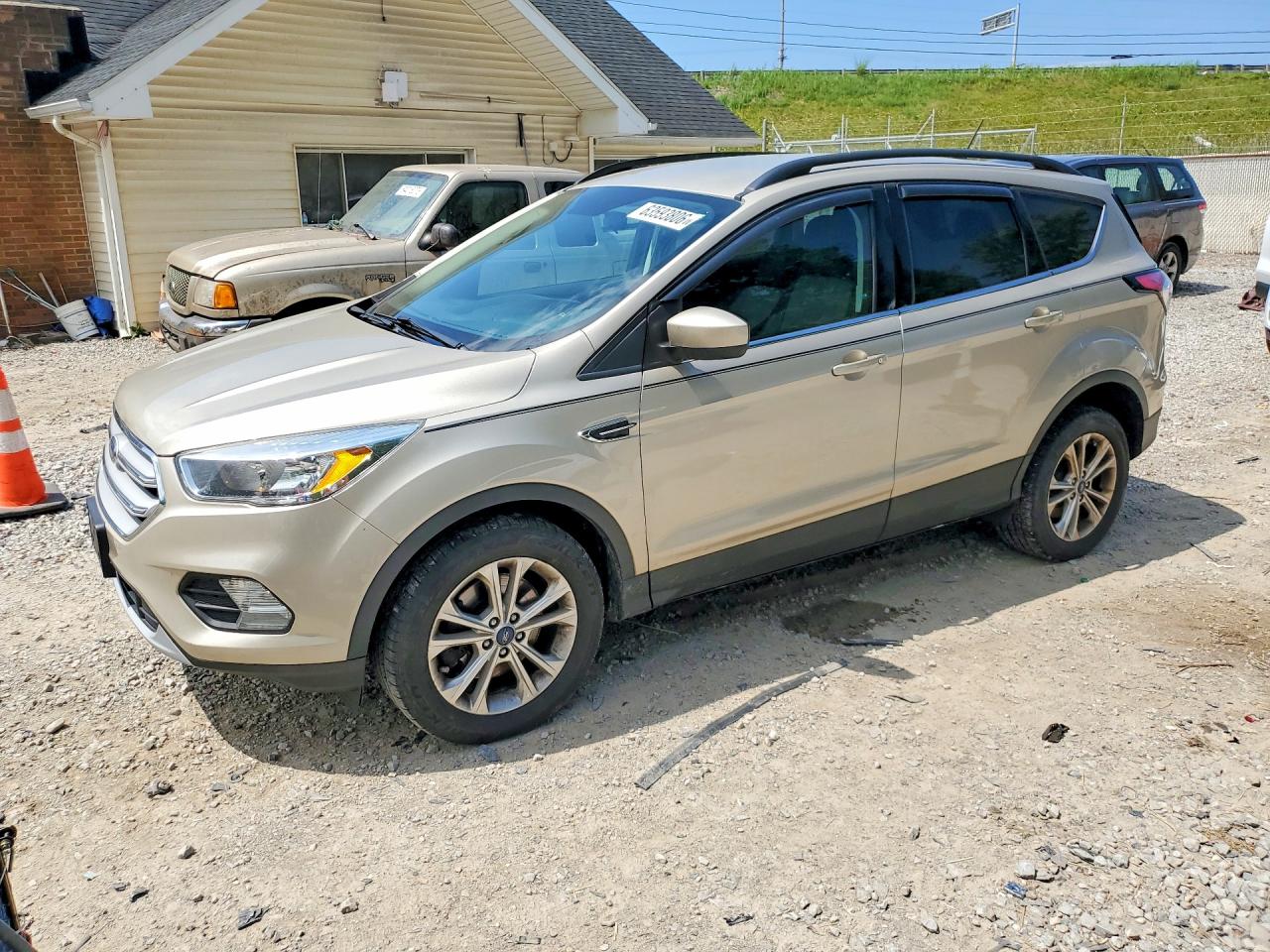 2018 FORD ESCAPE SE