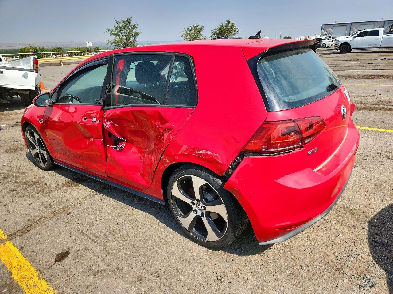 2016 VOLKSWAGEN GTI S/SE — снимка 2