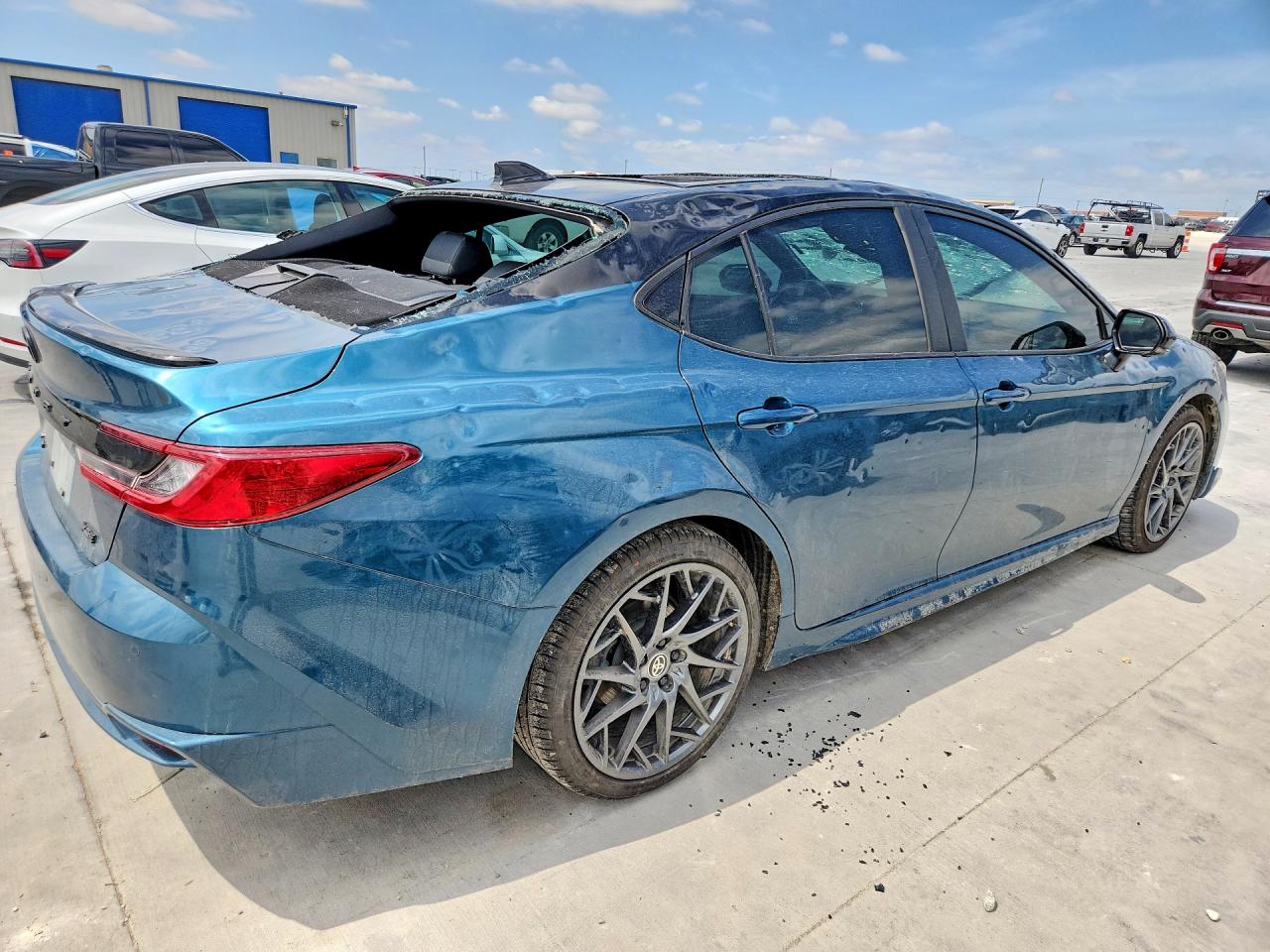 2025 TOYOTA CAMRY XSE — снимка 3