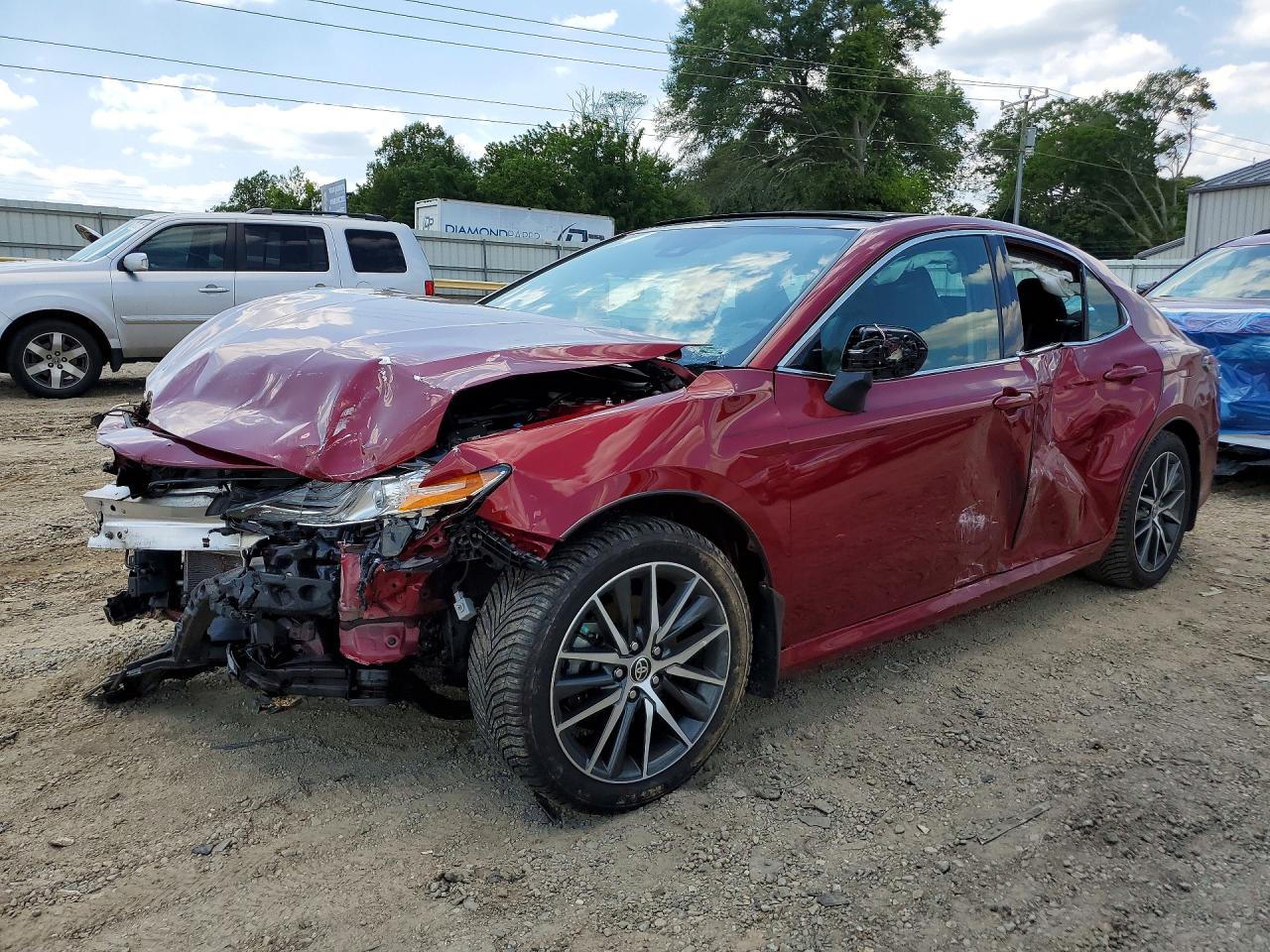 2021 TOYOTA CAMRY XLE