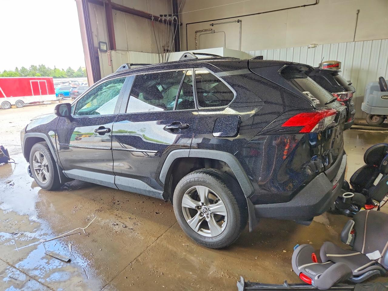 2025 TOYOTA RAV4 XLE — снимка 2
