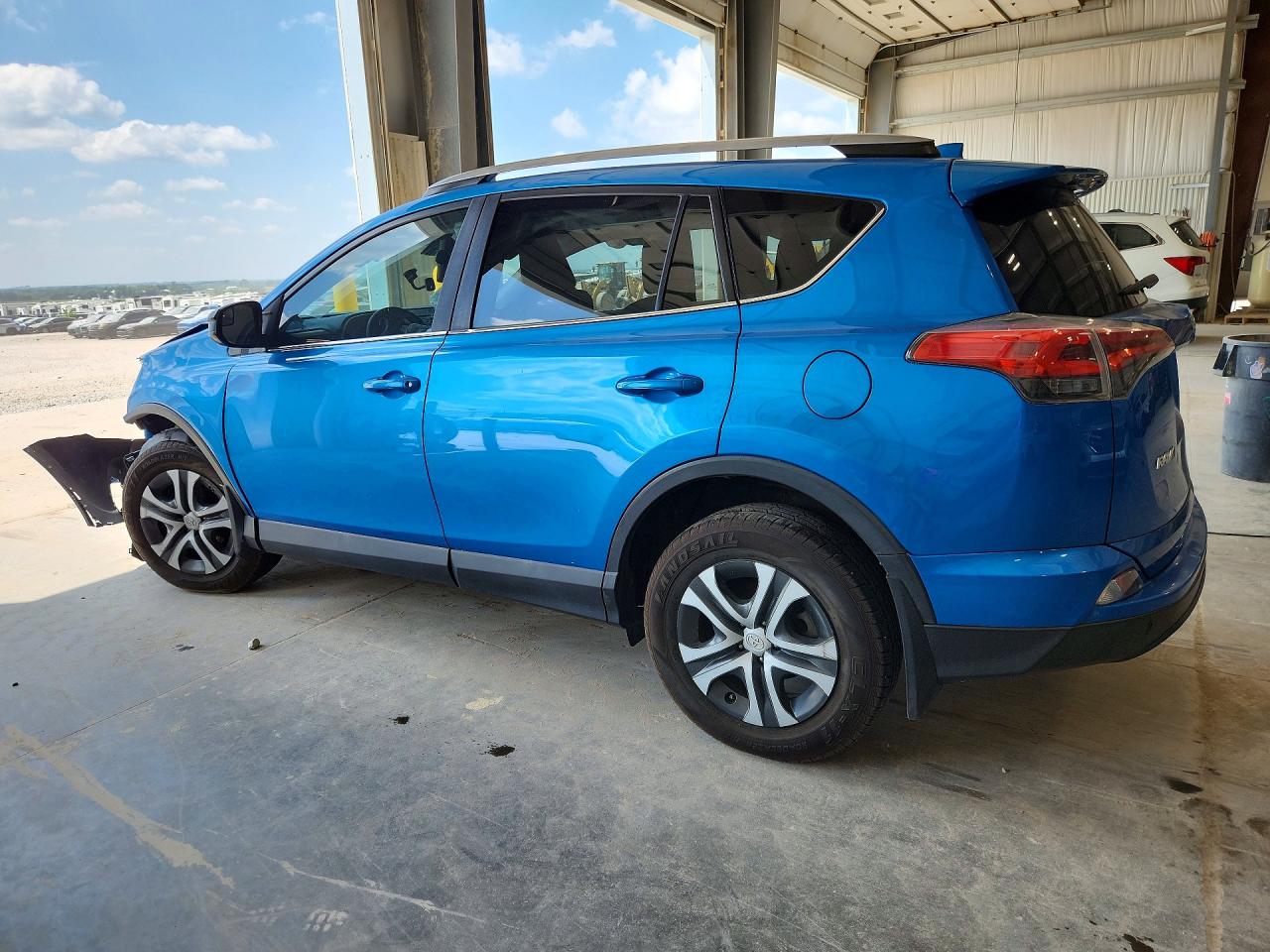 2017 TOYOTA RAV4 LE — снимка 2
