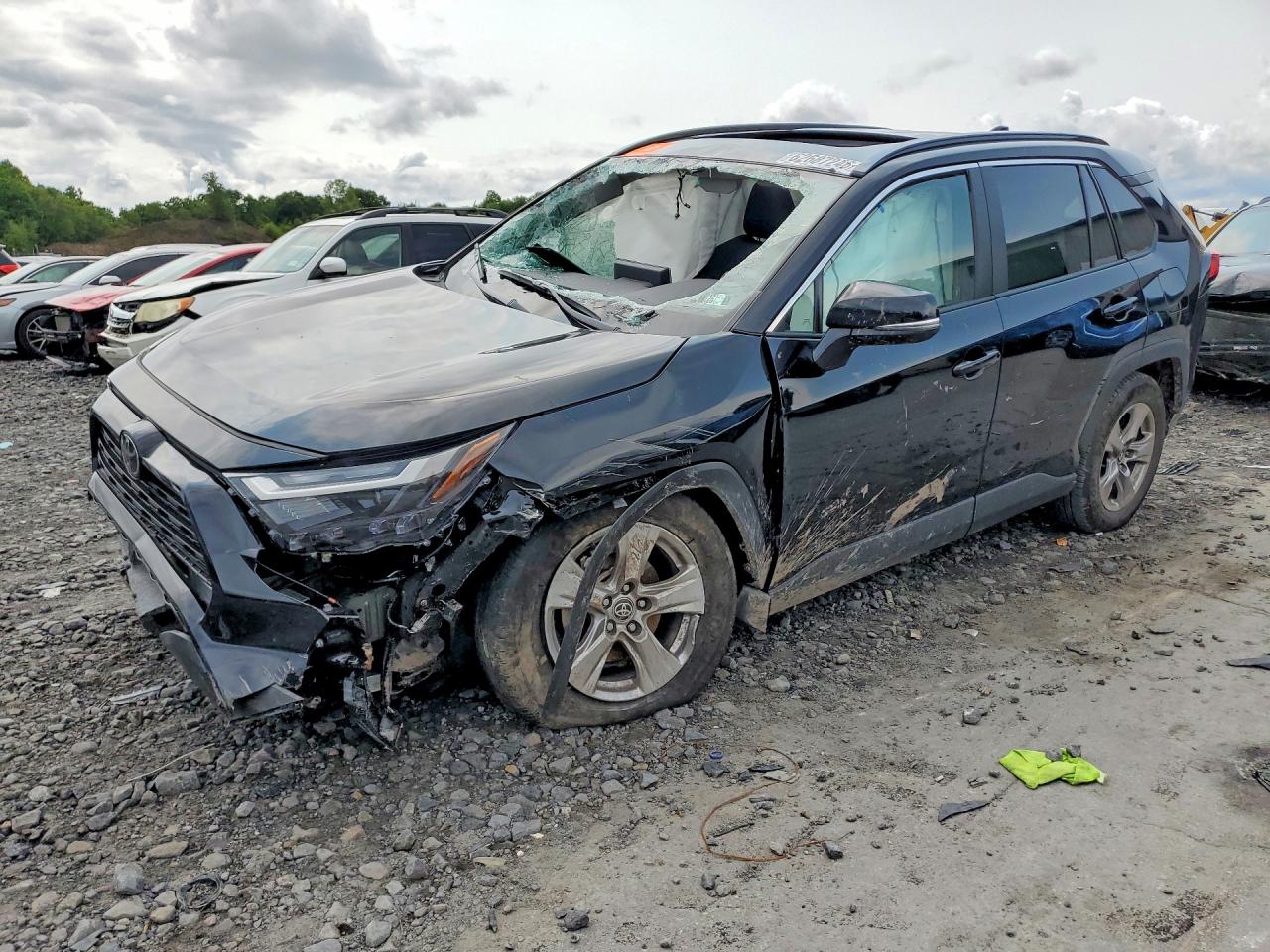 2025 TOYOTA RAV4 XLE