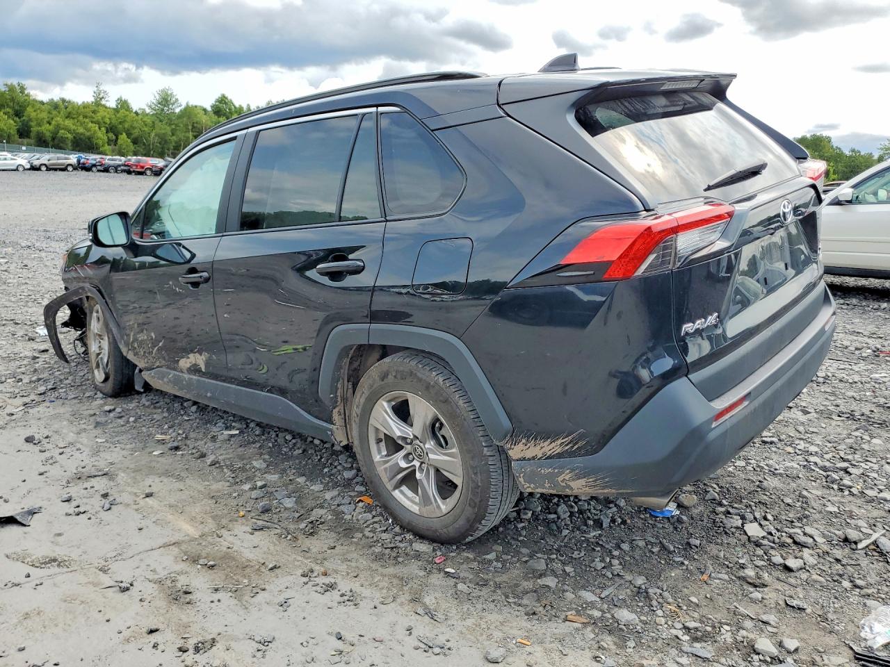 2025 TOYOTA RAV4 XLE — снимка 2
