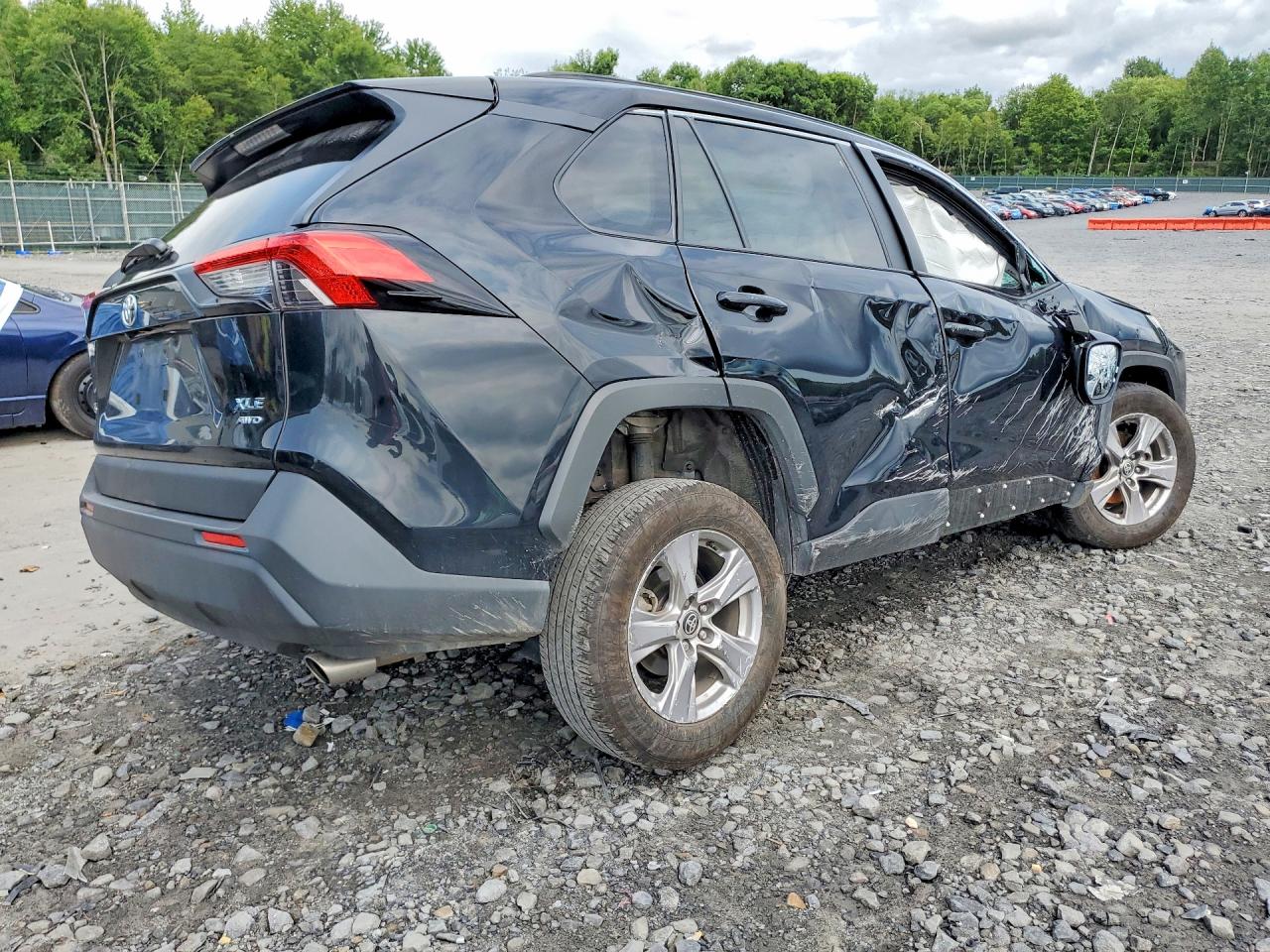 2025 TOYOTA RAV4 XLE — снимка 3