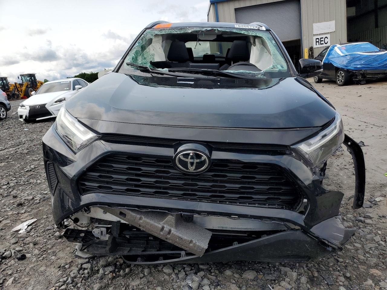 2025 TOYOTA RAV4 XLE — снимка 5