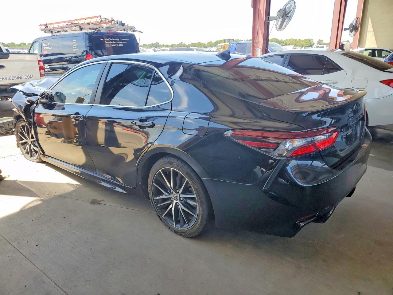 2021 TOYOTA CAMRY SE — снимка 2