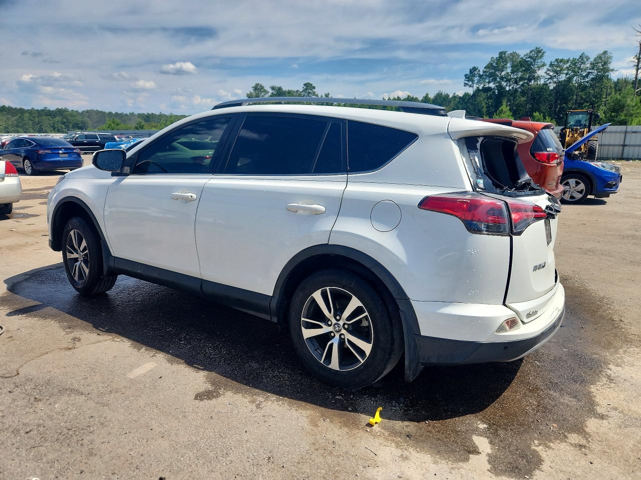 2017 TOYOTA RAV4 XLE — снимка 2