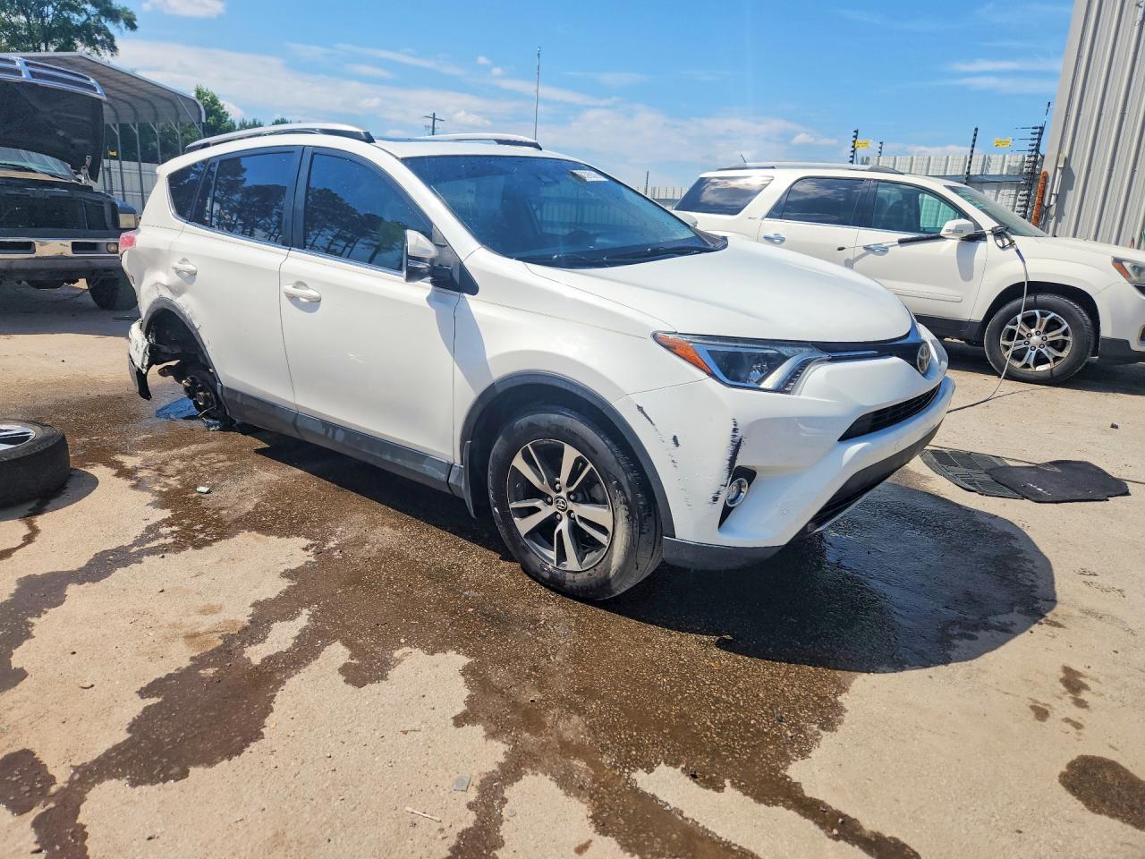 2017 TOYOTA RAV4 XLE — снимка 4