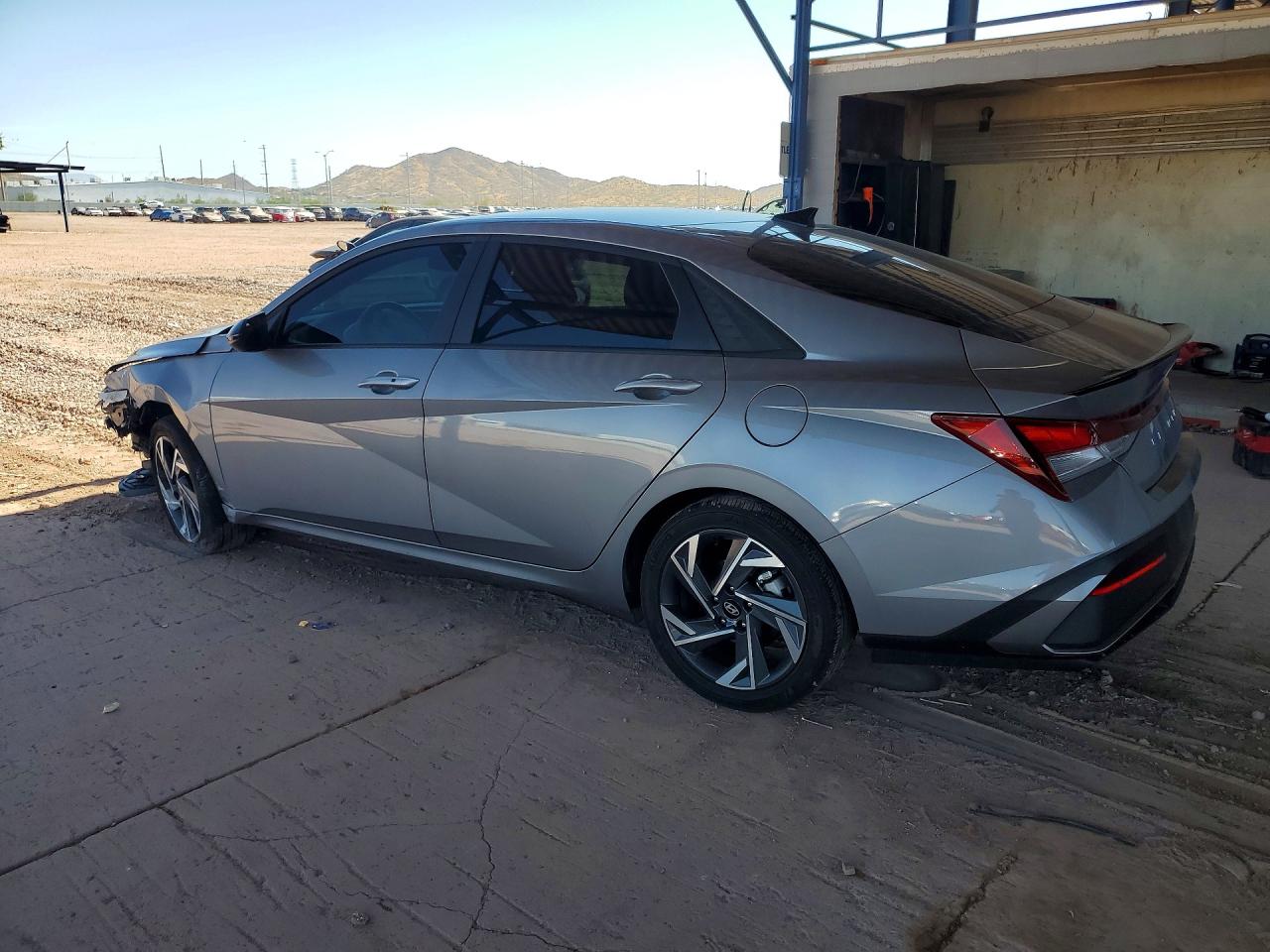 2025 HYUNDAI ELANTRA SEL SPORT — снимка 2