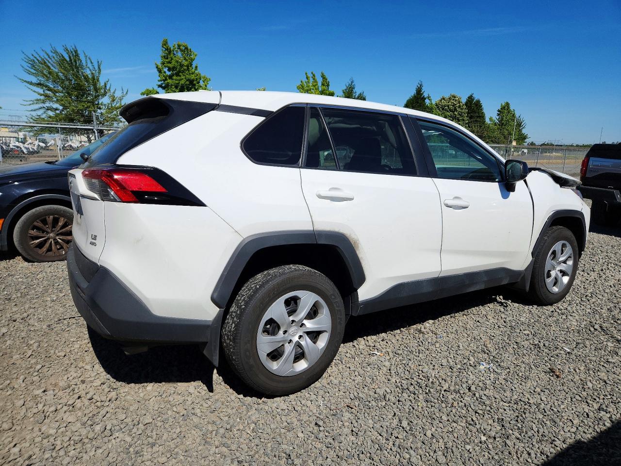 2025 TOYOTA RAV4 LE — снимка 3