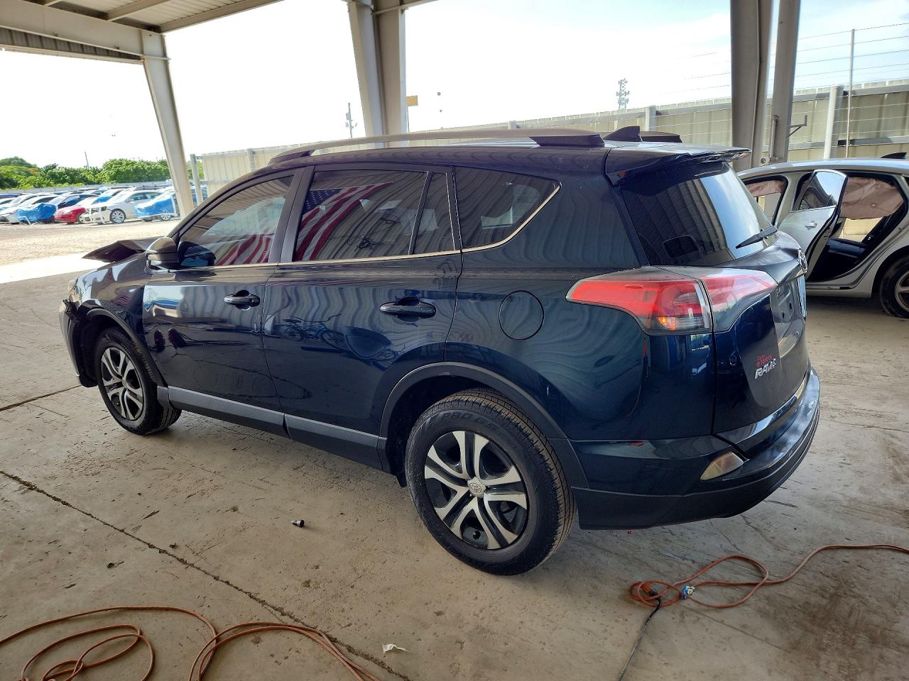 2017 TOYOTA RAV4 LE — снимка 2