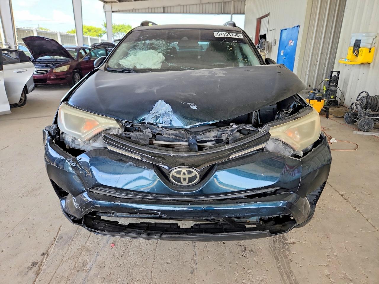2017 TOYOTA RAV4 LE — снимка 5