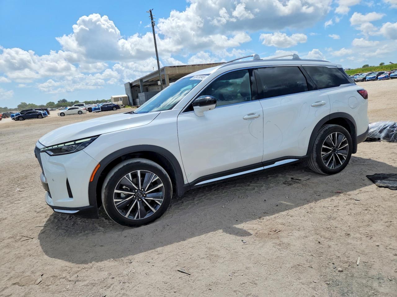 2026 INFINITI QX60 LUXE