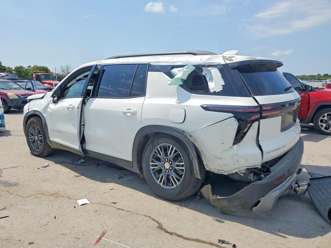 2026 CHEVROLET TRAVERSE LT — снимка 2