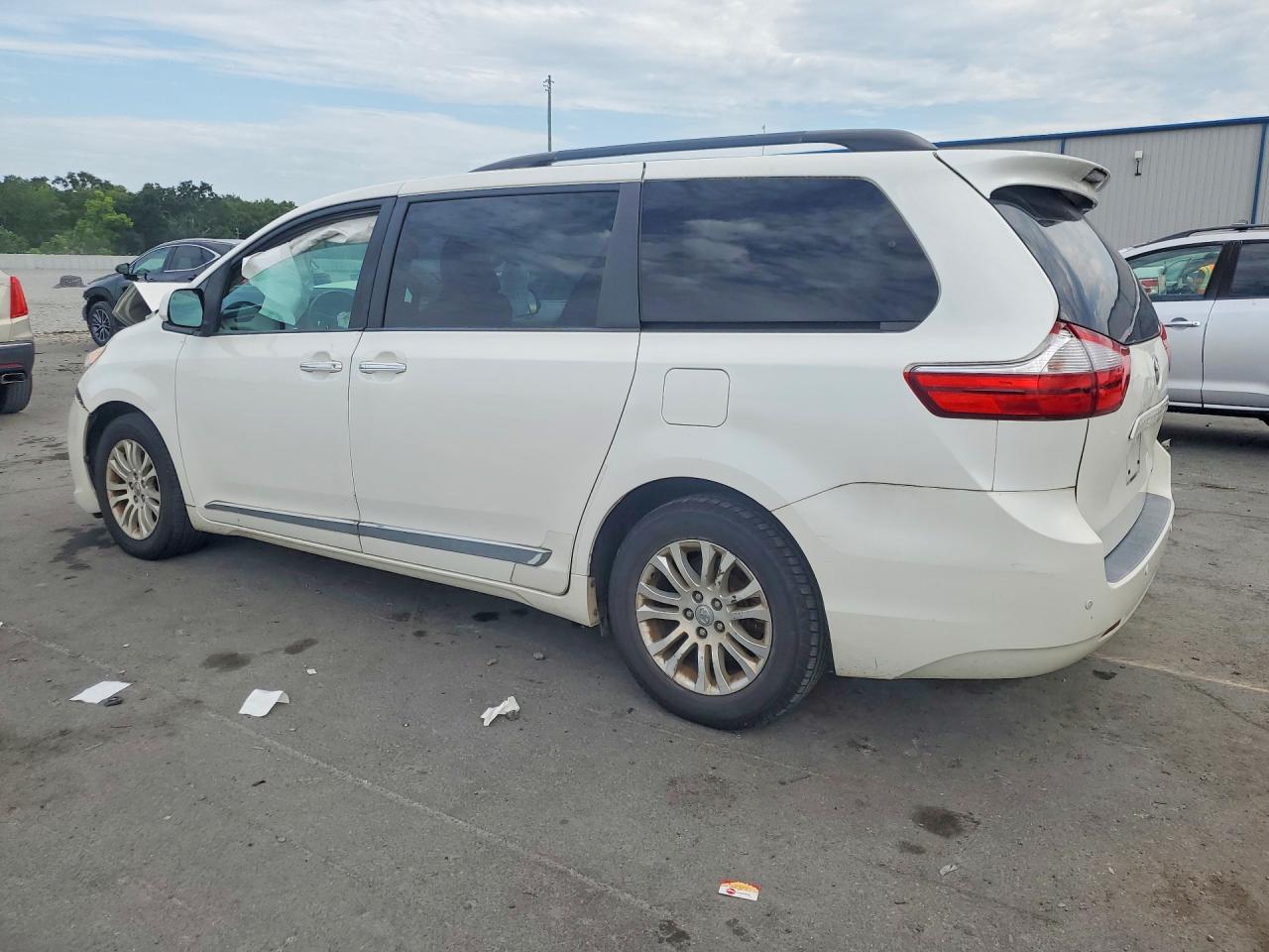 2017 TOYOTA SIENNA XLE PREMIUM 8-PASSENGER — снимка 2