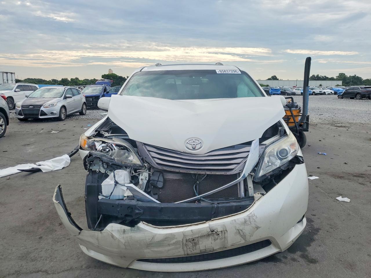 2017 TOYOTA SIENNA XLE PREMIUM 8-PASSENGER — снимка 5