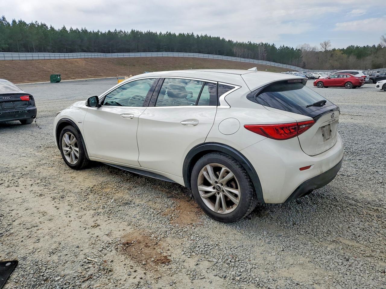 2017 INFINITI QX30 BASE — снимка 2