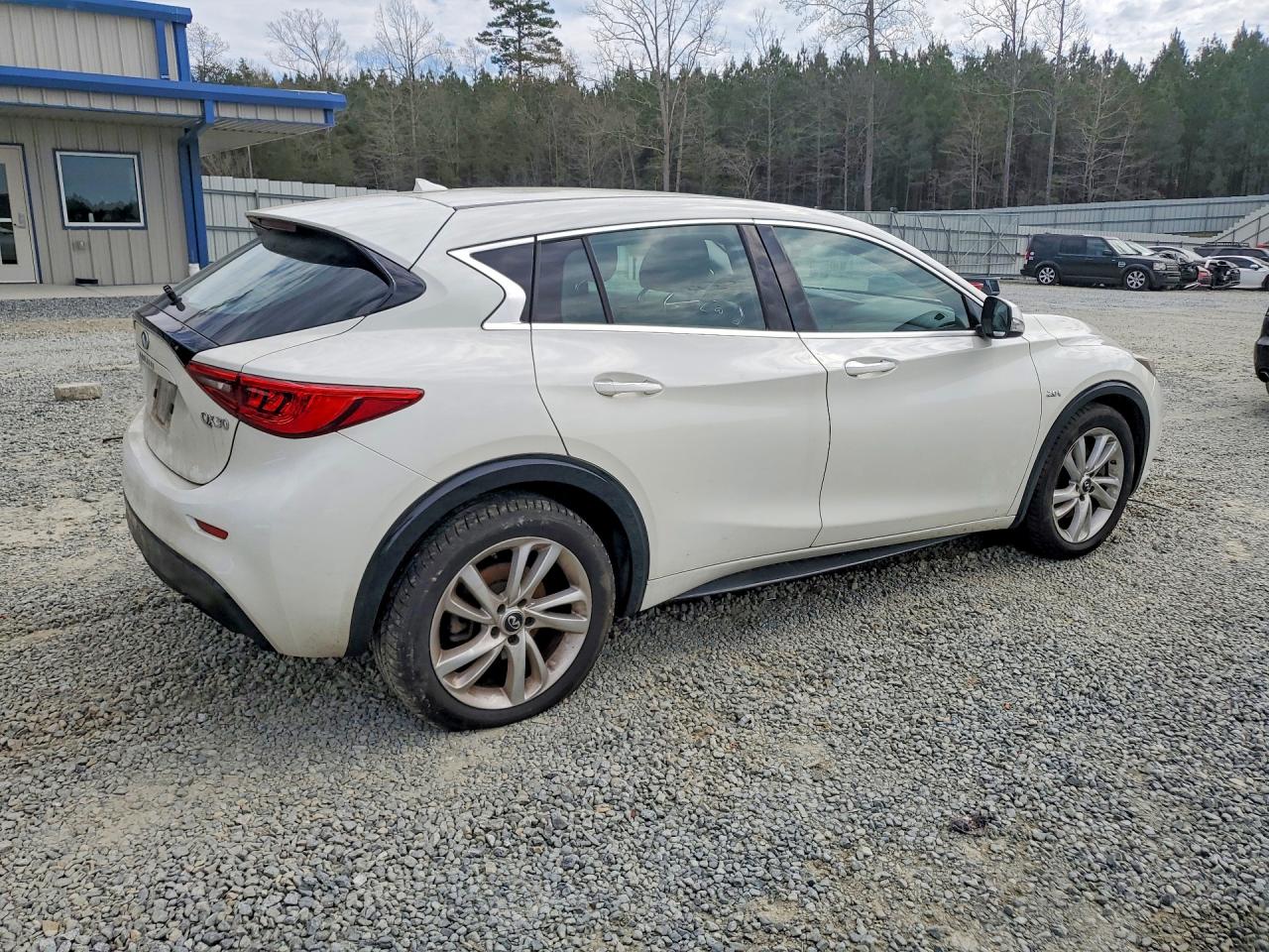 2017 INFINITI QX30 BASE — снимка 3
