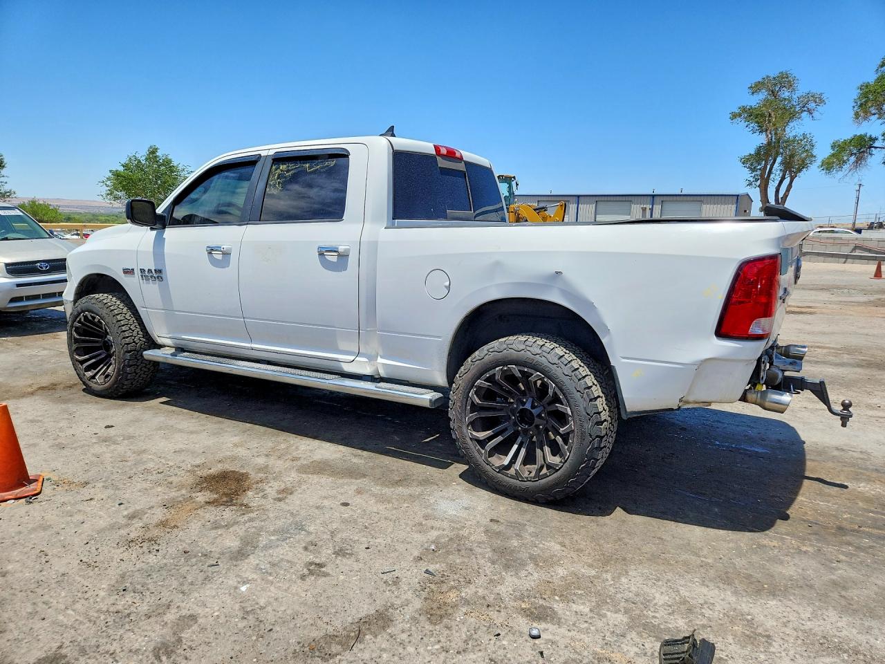 2015 RAM 1500 SLT — снимка 2