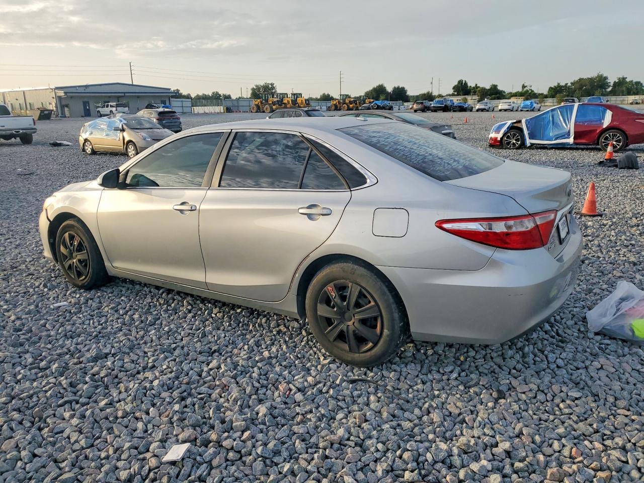 2017 TOYOTA CAMRY LE — снимка 2