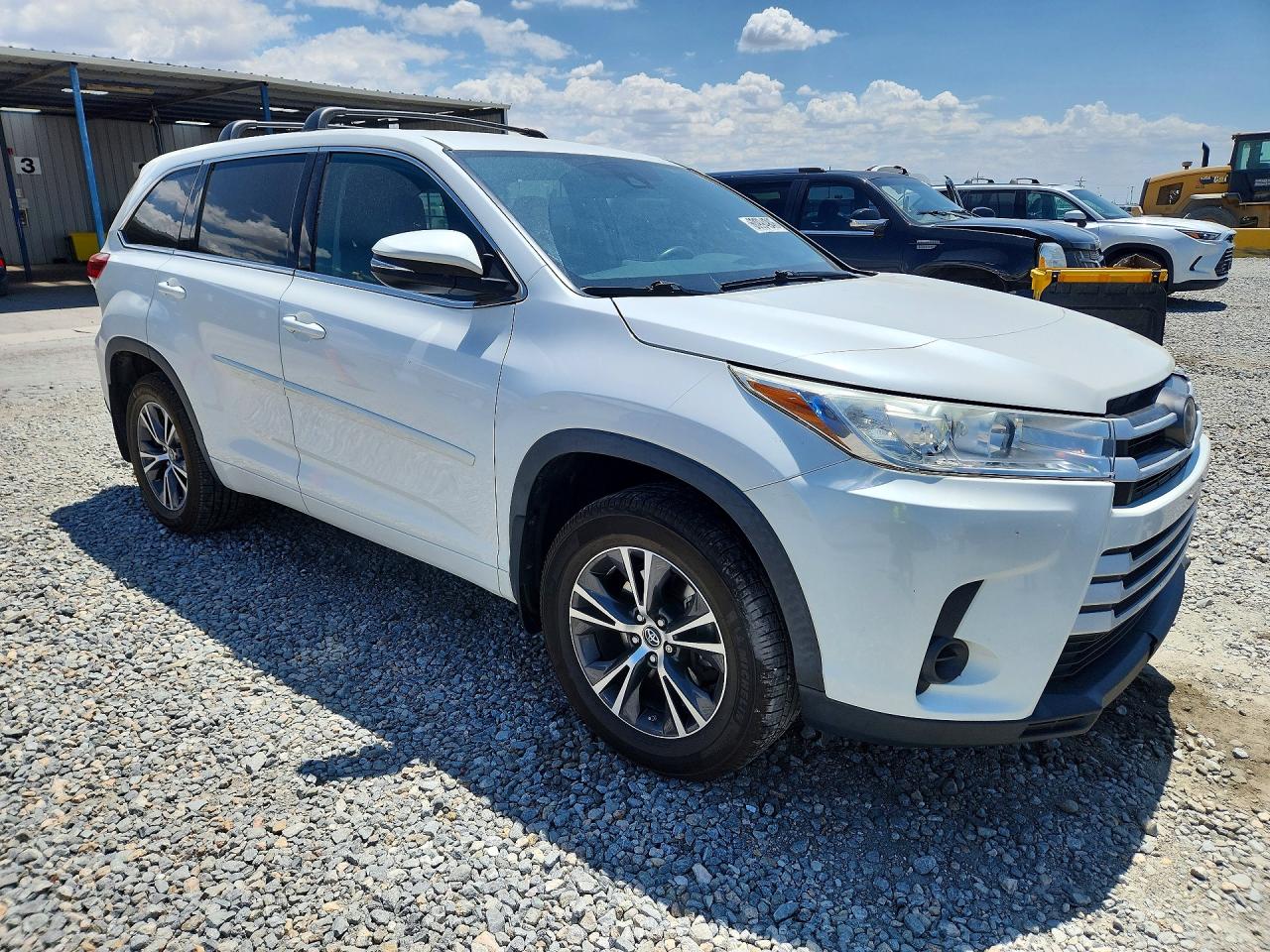 2017 TOYOTA HIGHLANDER LE — снимка 4