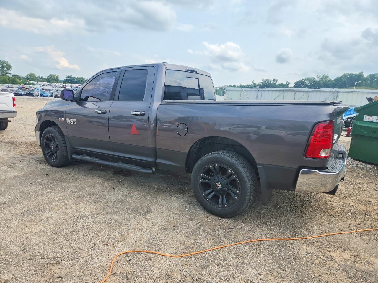 2015 RAM 1500 SLT — снимка 2