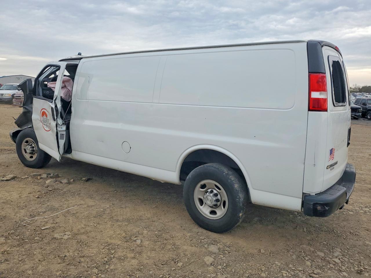 2019 CHEVROLET EXPRESS G2500 — снимка 2