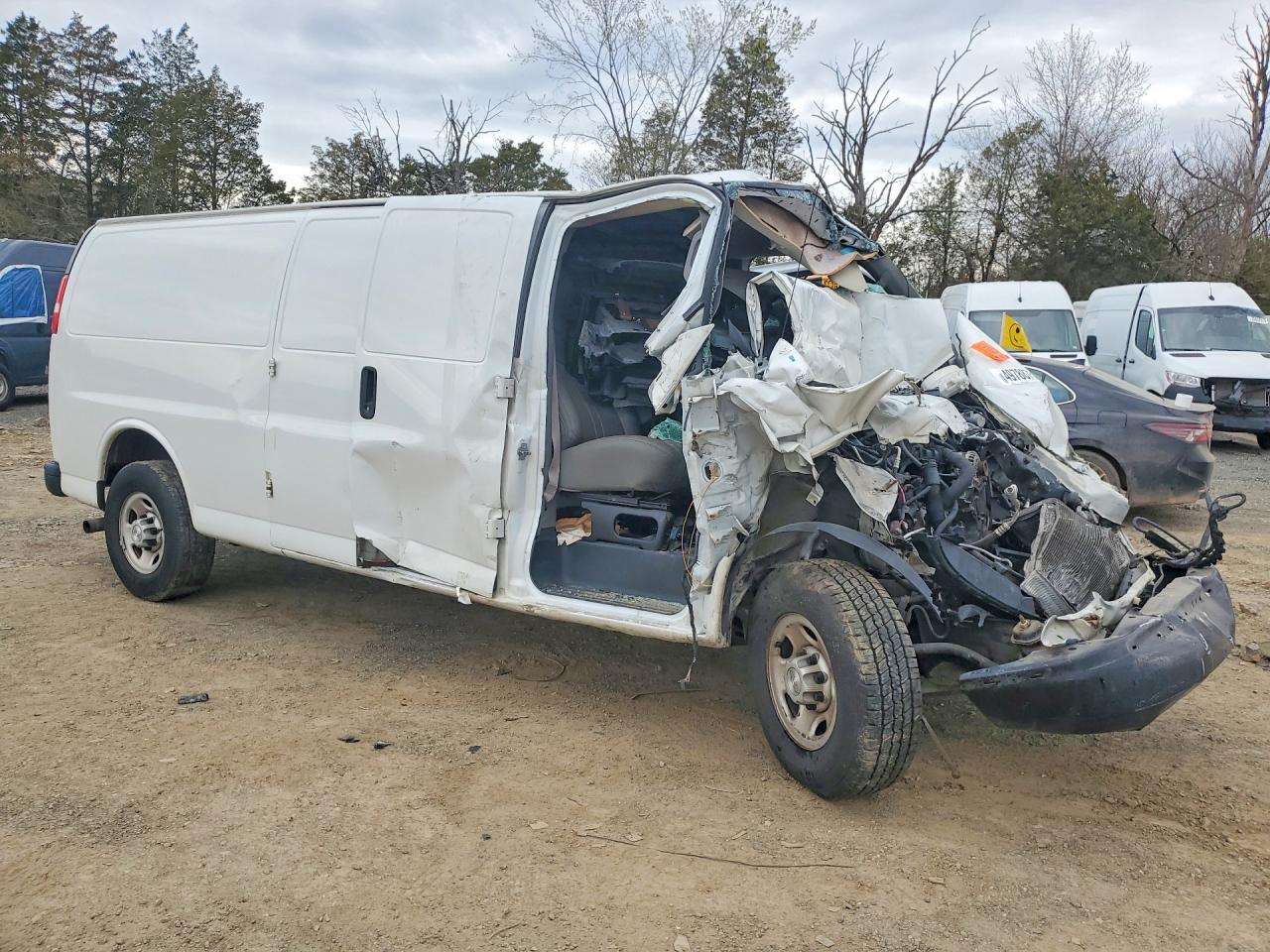 2019 CHEVROLET EXPRESS G2500 — снимка 4