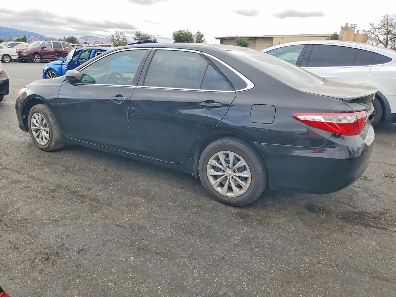 2017 TOYOTA CAMRY LE — снимка 2