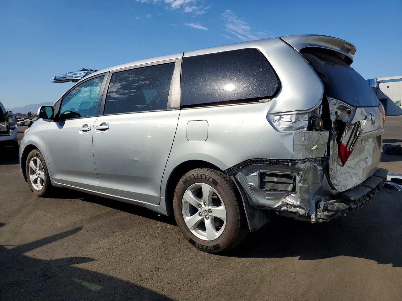 2017 TOYOTA SIENNA L 7-PASSENGER — снимка 2